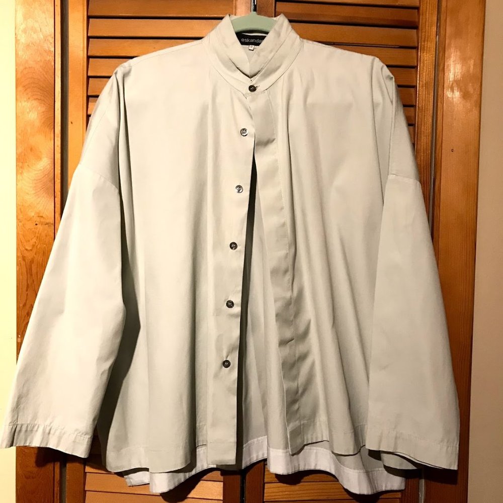 eskandar button up top